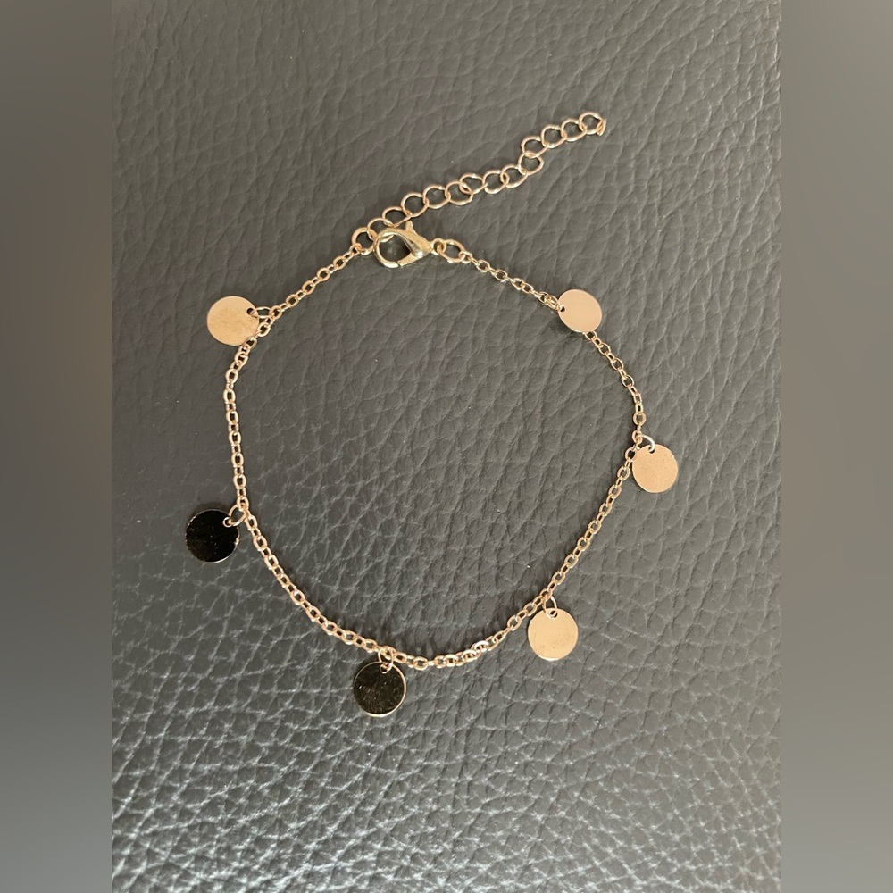 Elegant Gold Disc Charm Bracelet